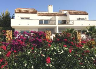 HausvonuntenmitBlumen